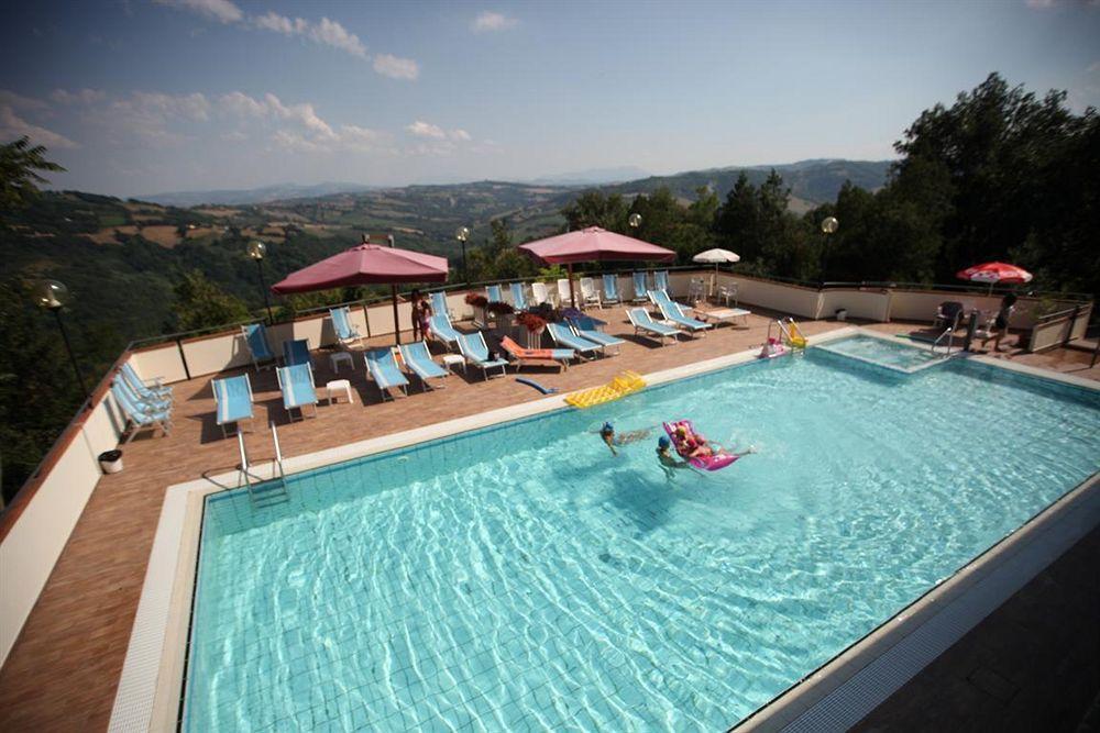 Albergo Centopini Джеммано Экстерьер фото