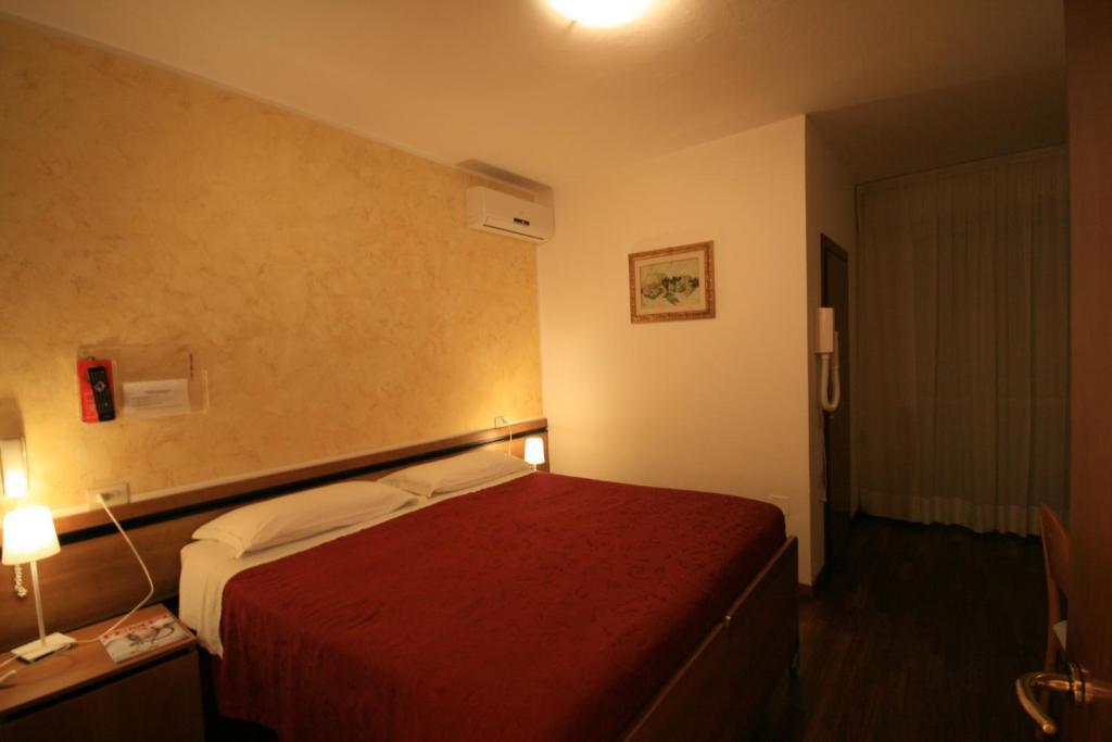 Albergo Centopini Джеммано Номер фото