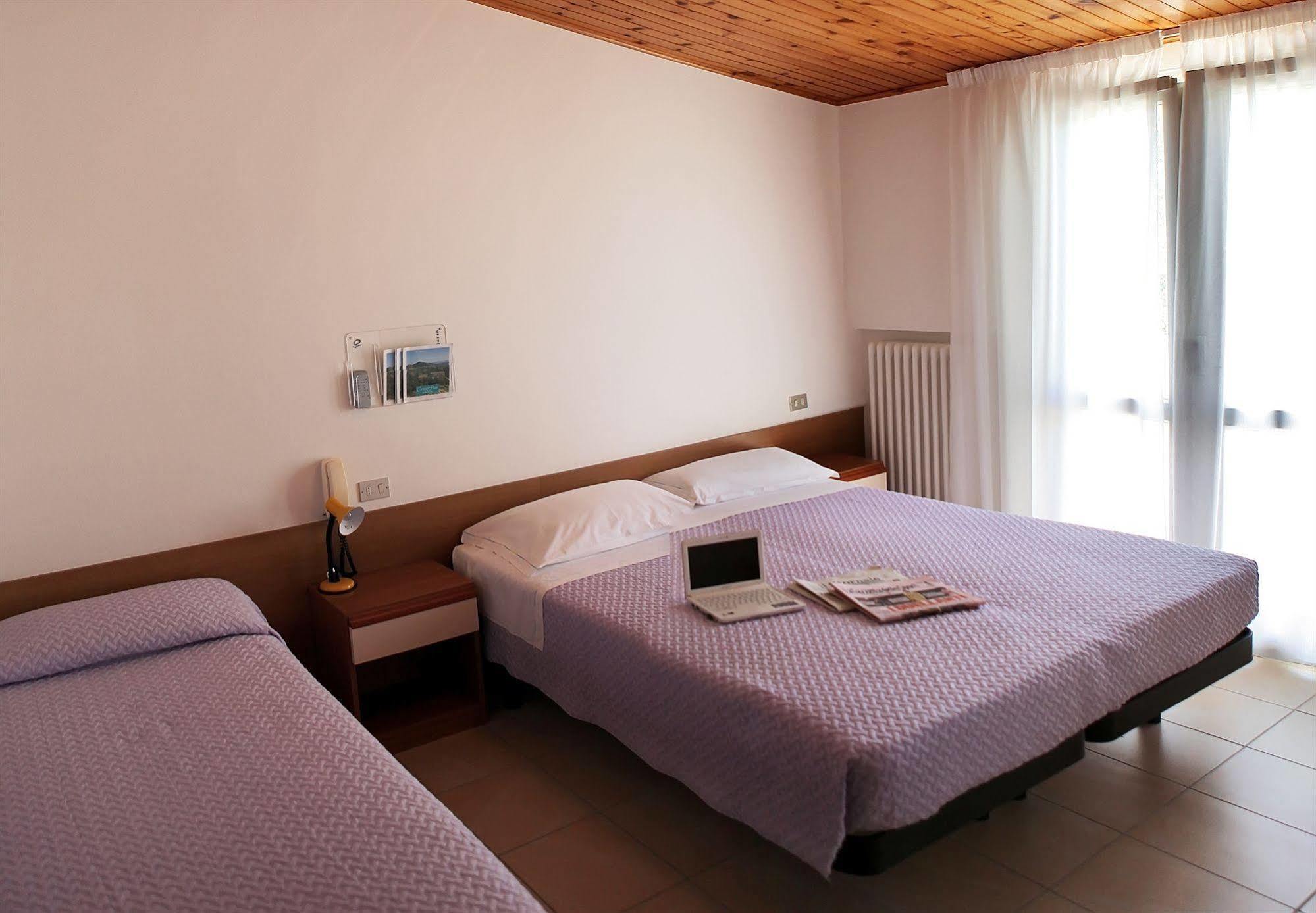 Albergo Centopini Джеммано Экстерьер фото