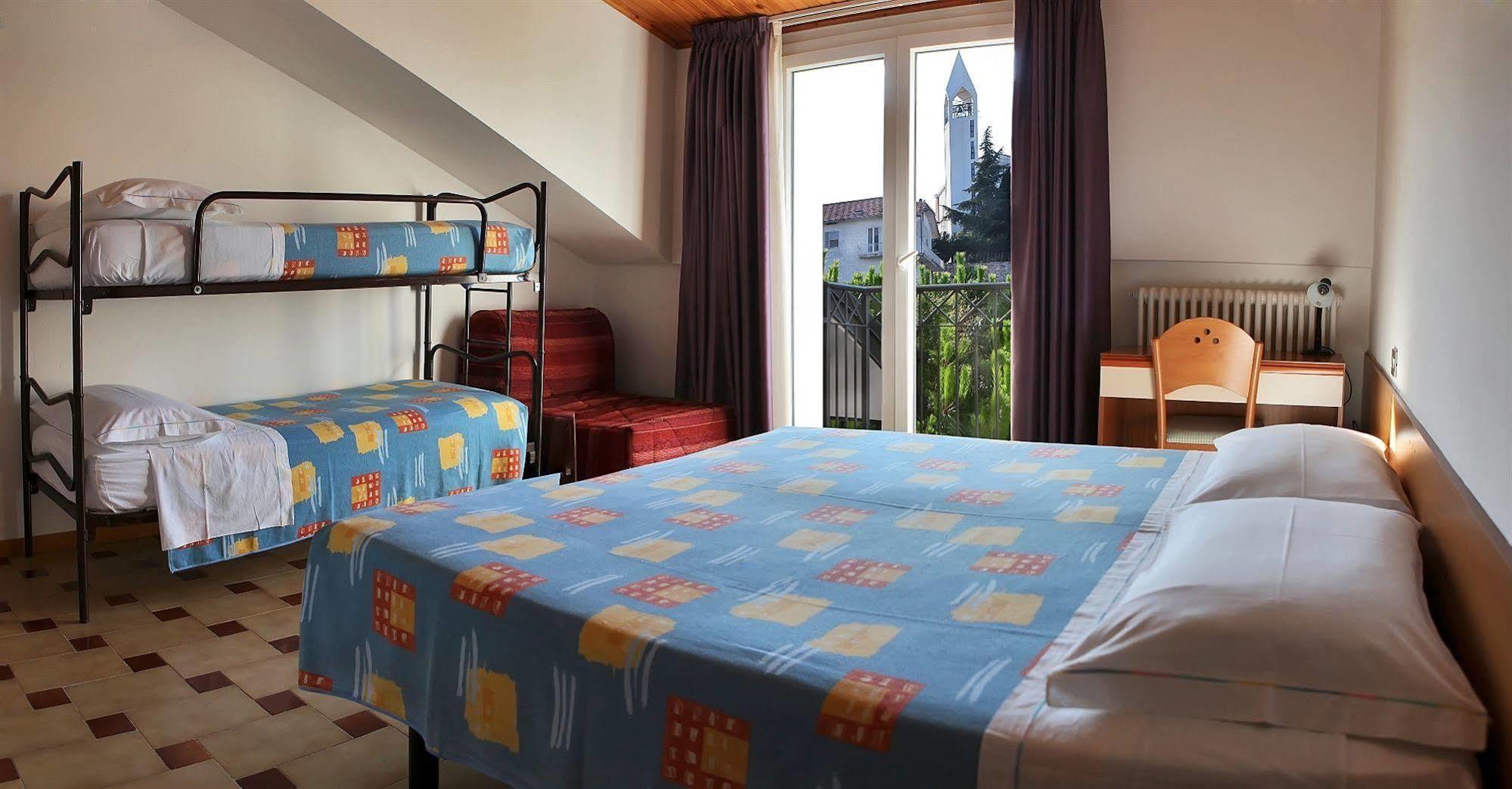 Albergo Centopini Джеммано Экстерьер фото